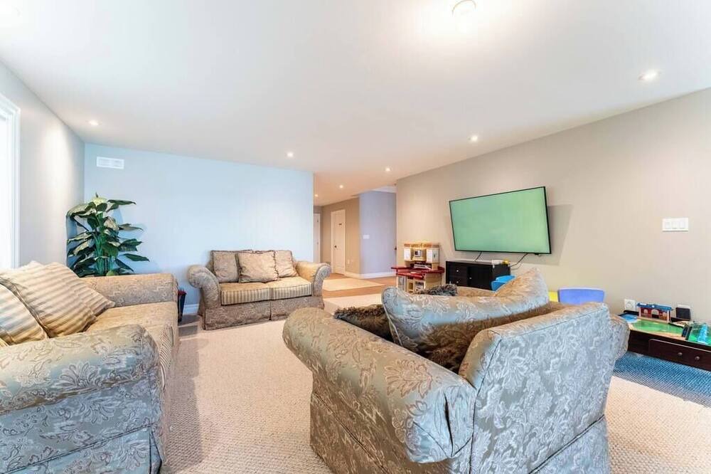 Photo of Livingroom in Alcona