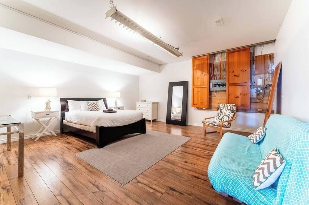 Photo of Bedroom in Alcona