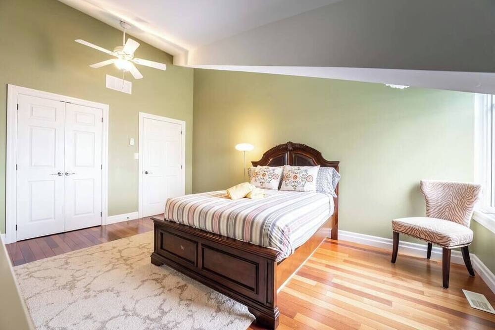 Photo of Bedroom in Alcona