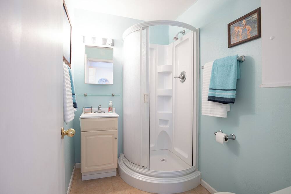 Photo of Bathroom in Roach