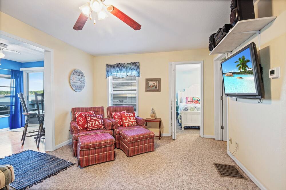 Photo of Bedroom in Roach