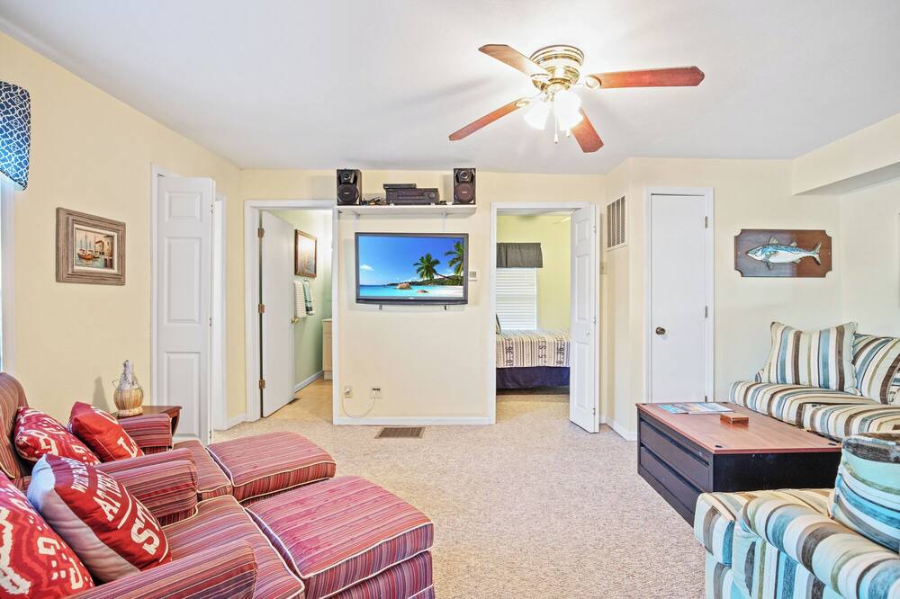 Photo of Livingroom in Roach
