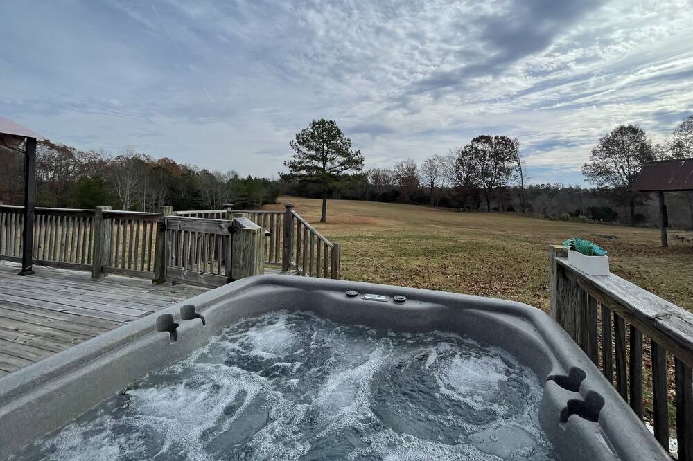 Photo of Outdoor in McEwen