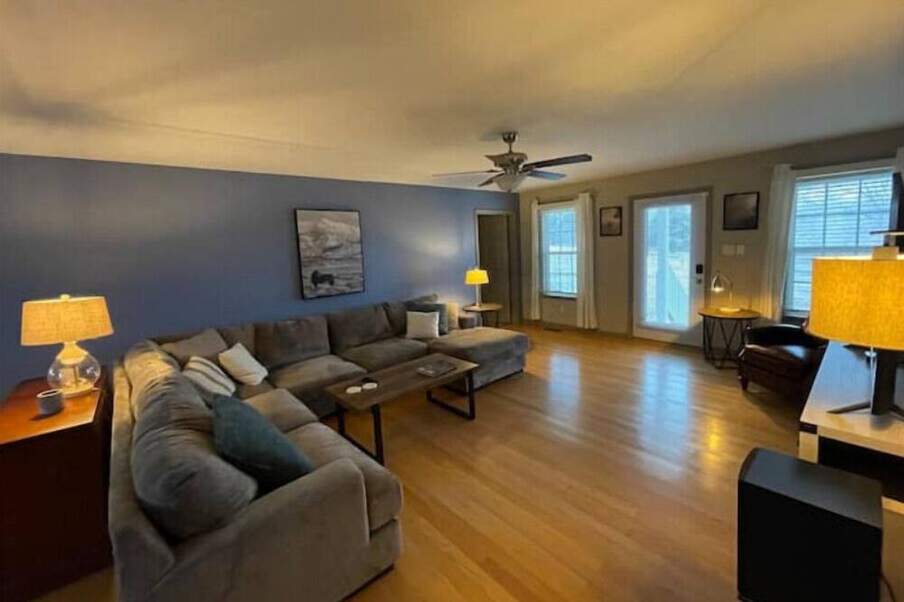 Photo of Livingroom in McEwen
