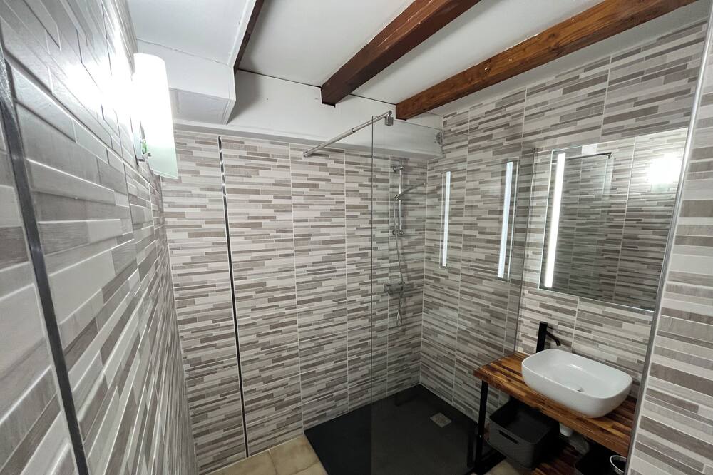 Photo of Bathroom in Nages