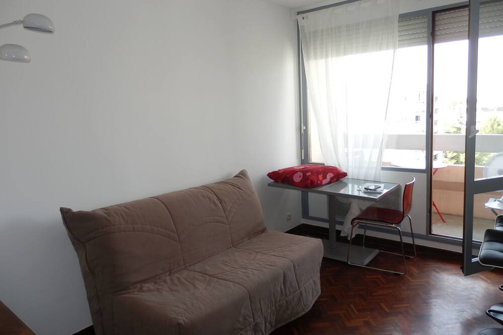 Photo of Livingroom in Beaux Arts-Boutonnet