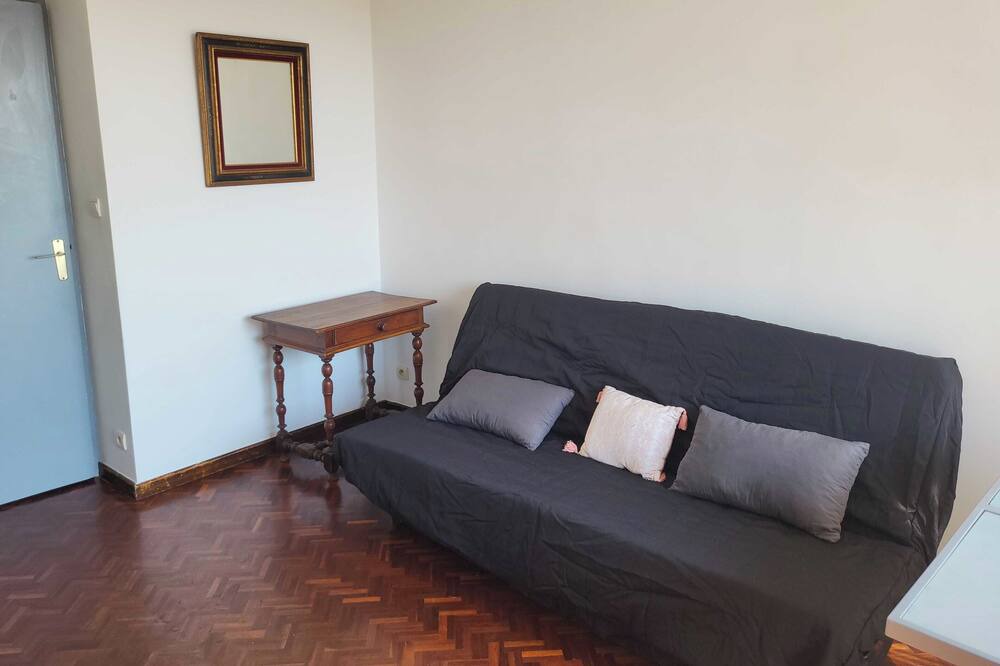 Photo of Livingroom in Beaux Arts-Boutonnet