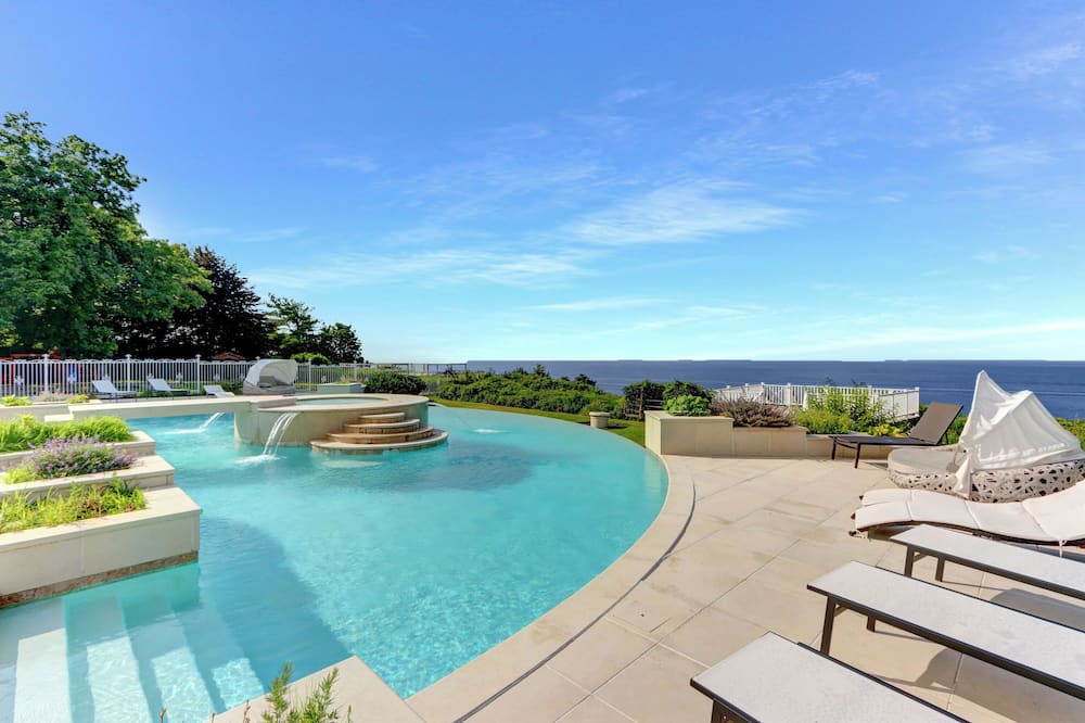 Photo of Outdoor in Belle Terre