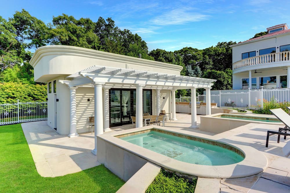 Photo of Outdoor in Belle Terre