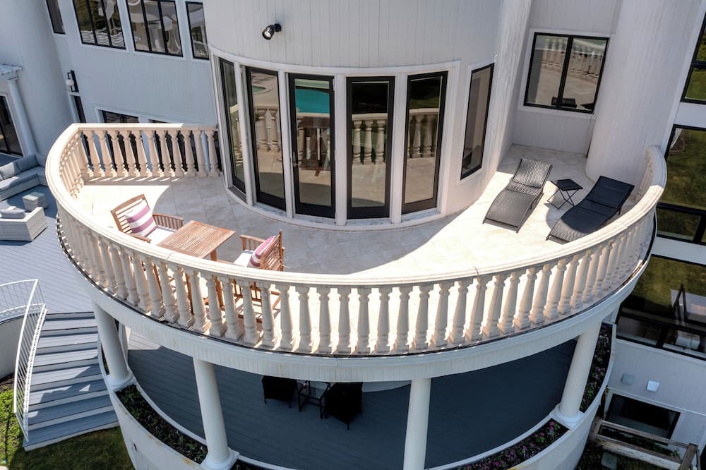 Photo of Others in Belle Terre