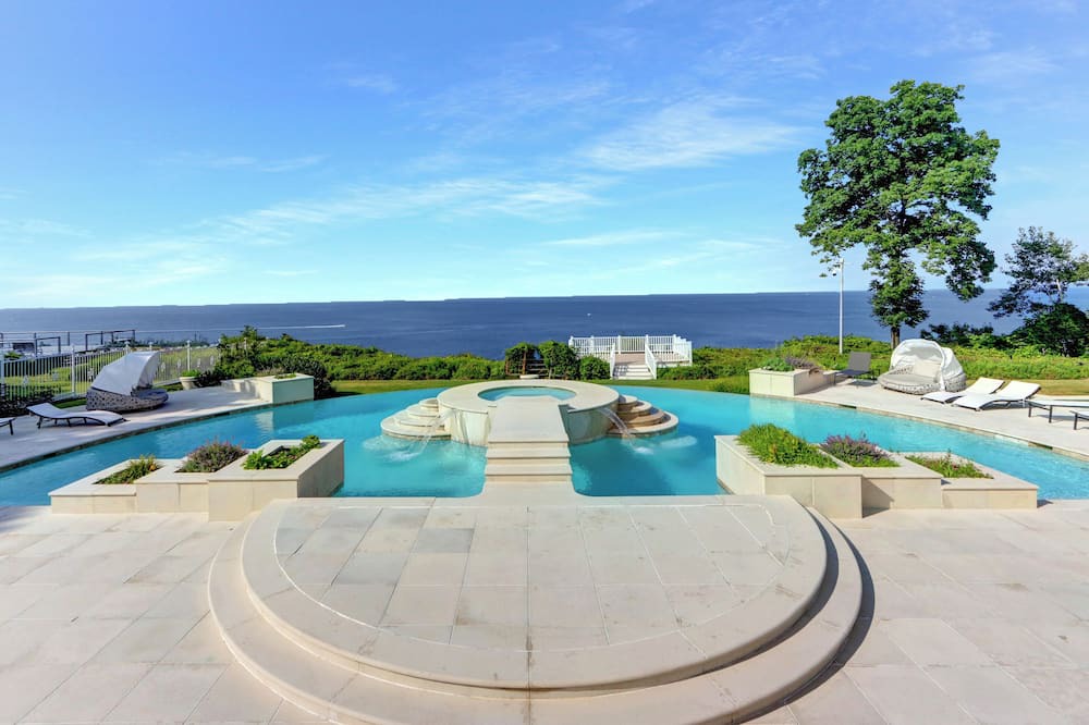 Photo of Outdoor in Belle Terre