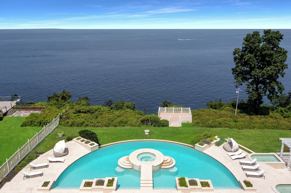 Photo of Outdoor in Belle Terre