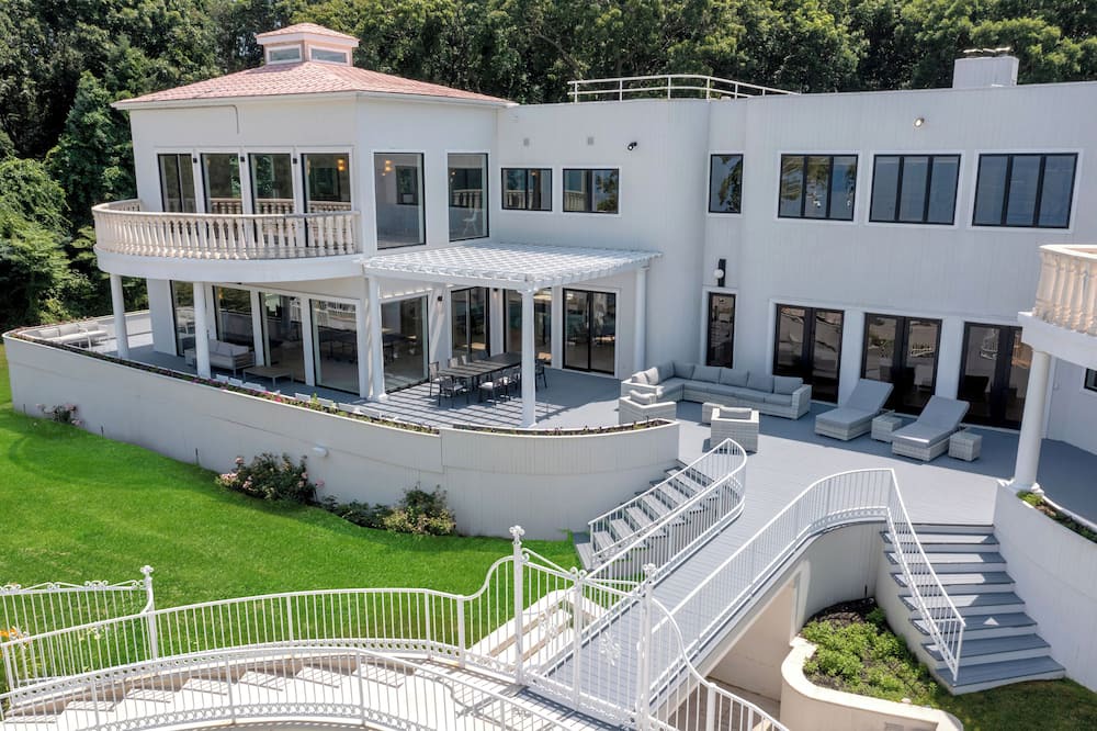 Photo of Others in Belle Terre