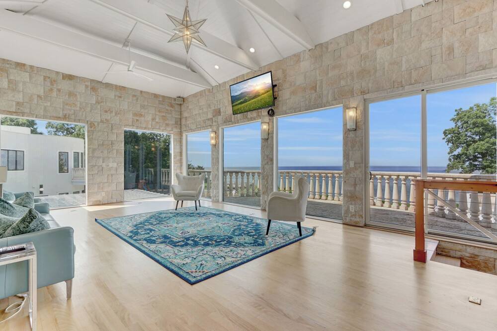 Photo of Outdoor in Belle Terre