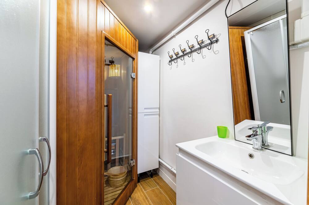 Photo of Bathroom in 7th Arrondissement