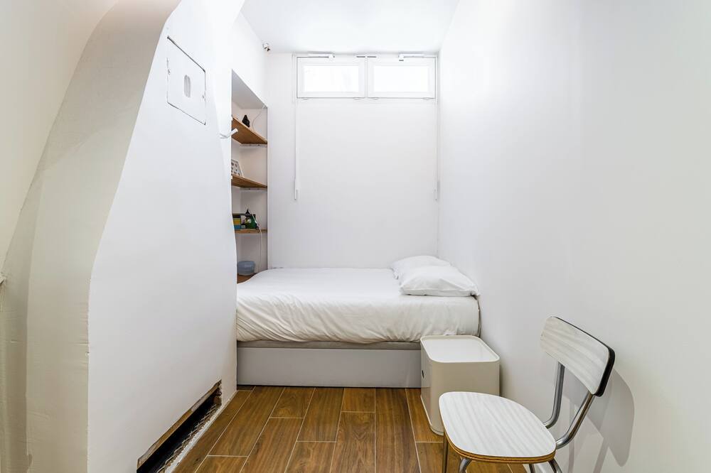 Photo of Bedroom in 7th Arrondissement