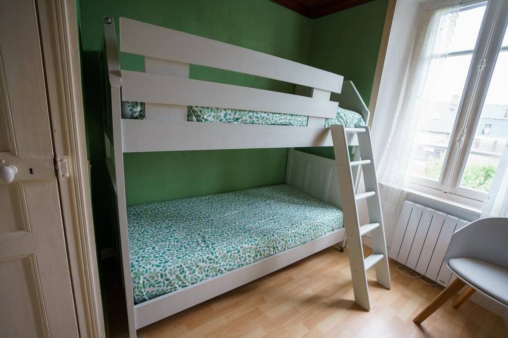 Photo of Bedroom in Hirel