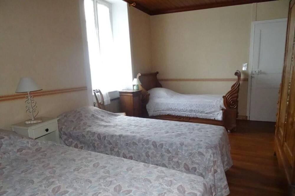 Photo of Bedroom in Hirel