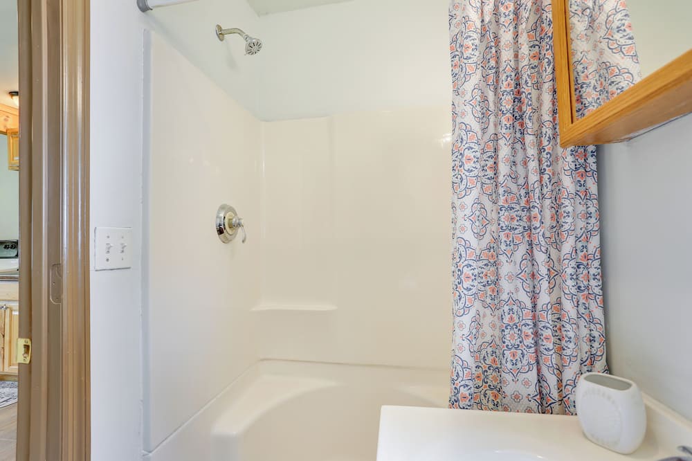 Photo of Bathroom in Cuddebackville