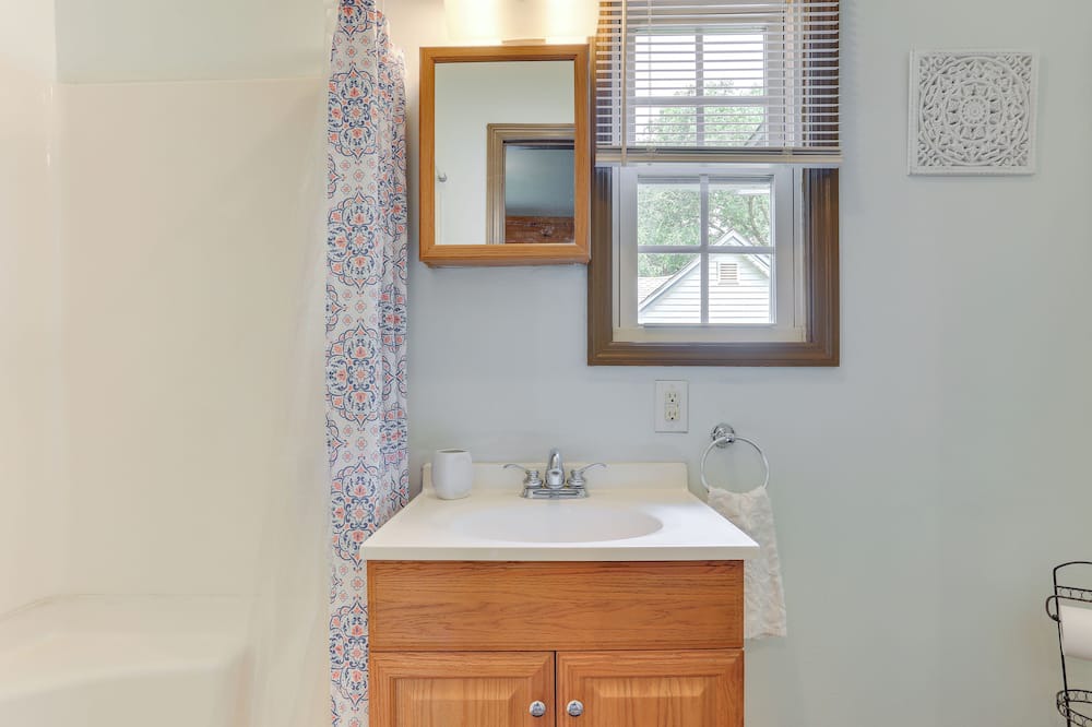 Photo of Bathroom in Cuddebackville