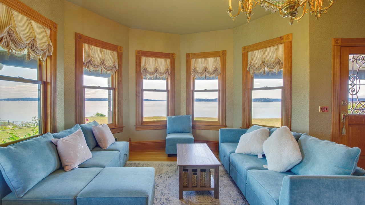 Photo of Livingroom in Tulalip