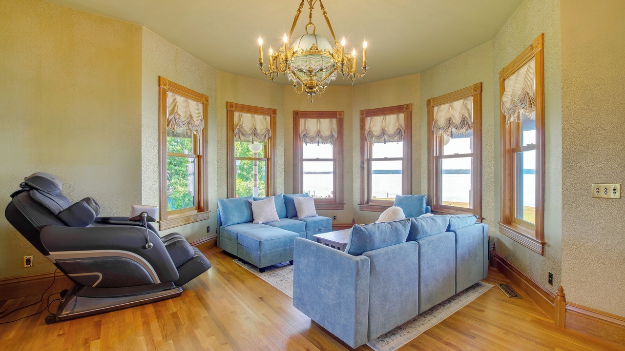 Photo of Livingroom in Tulalip