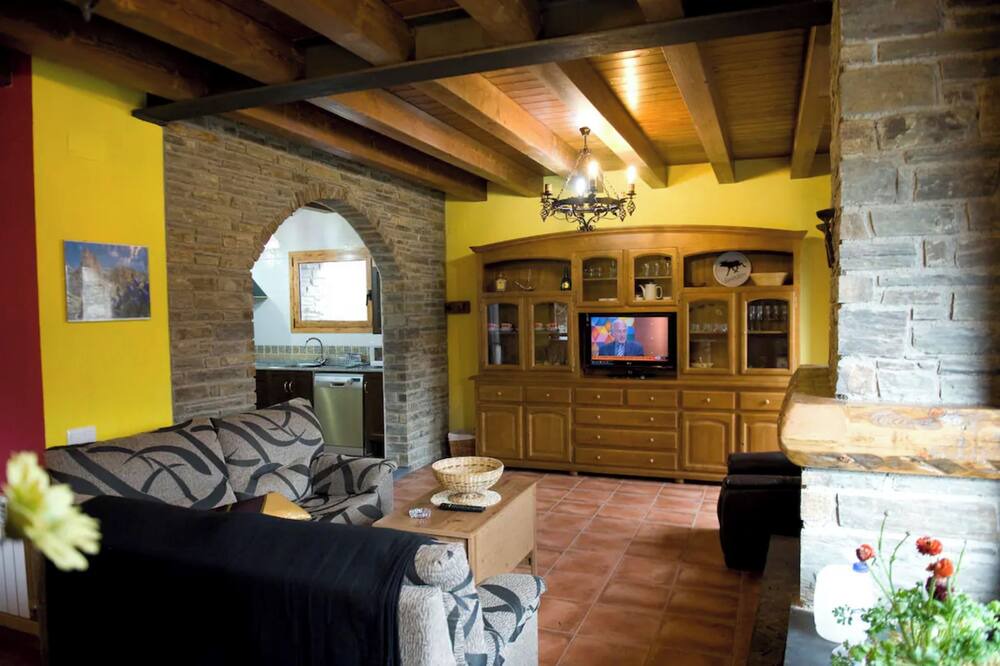 Photo of Livingroom in La Guingueta d'Aneu