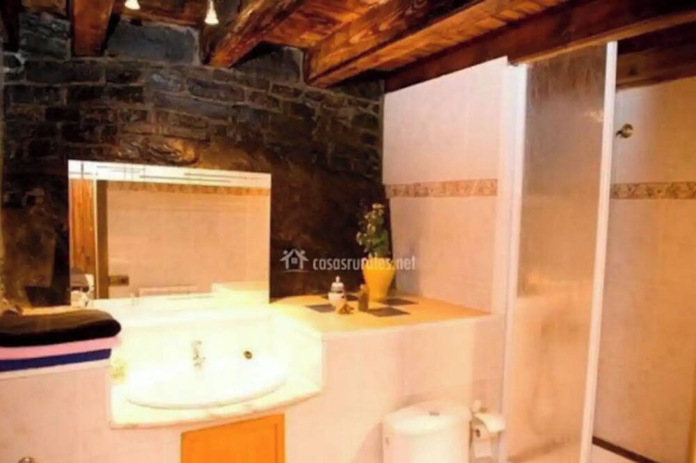 Photo of Bathroom in La Guingueta d'Aneu