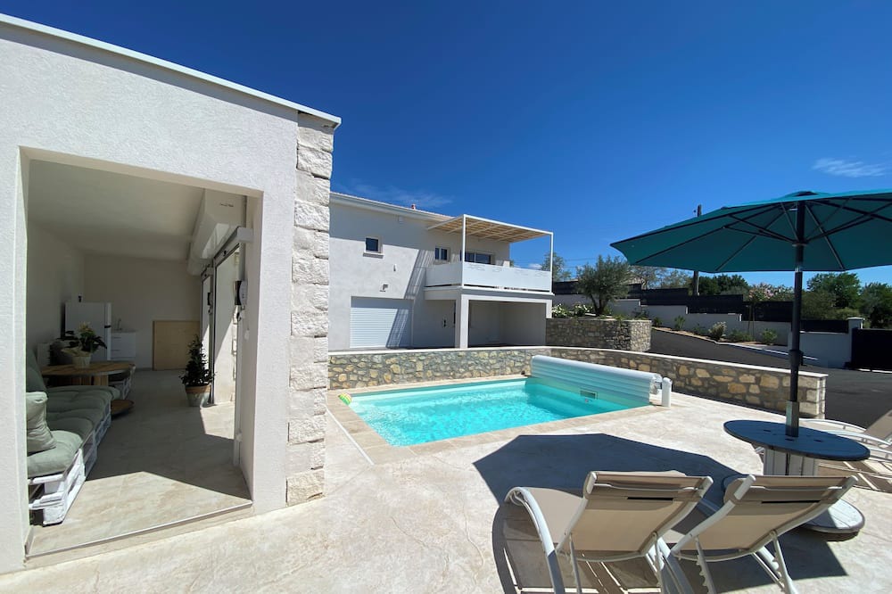 Photo of Outdoor in Rousson