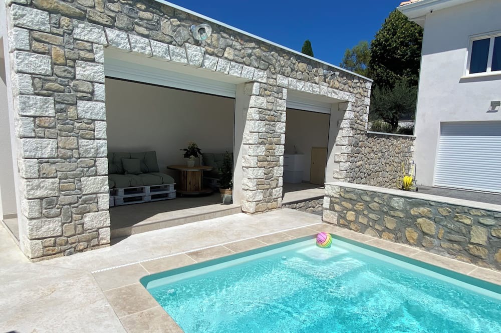 Photo of Outdoor in Rousson