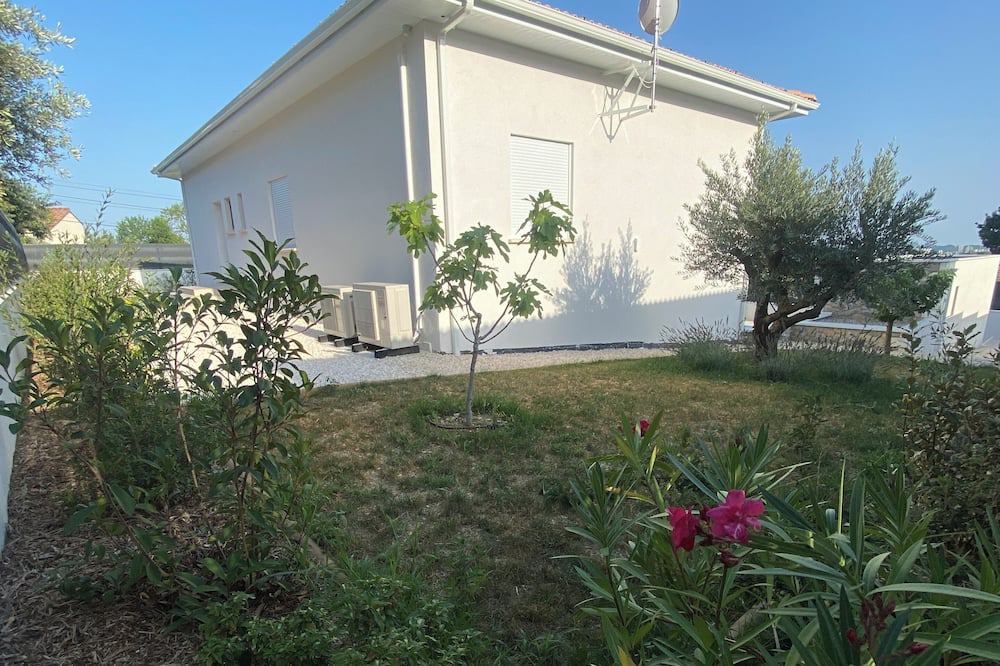 Photo of Outdoor in Rousson