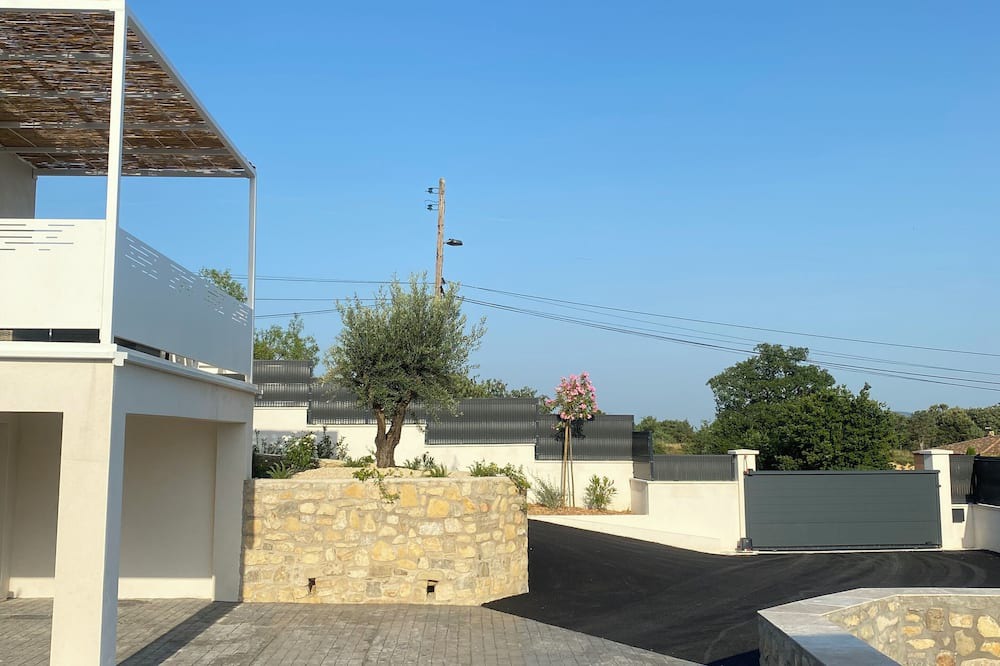 Photo of Patio Balcony in Rousson