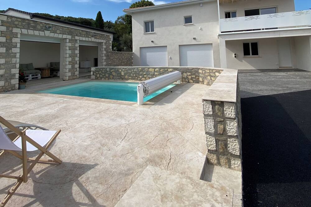 Photo of Outdoor in Rousson