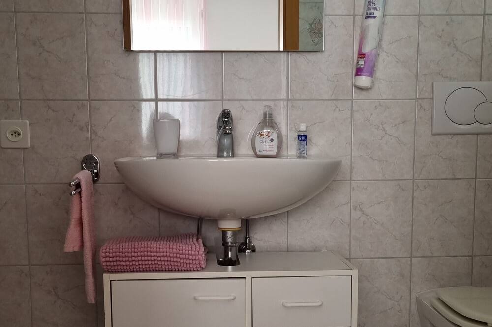 Photo of Bathroom in Contone