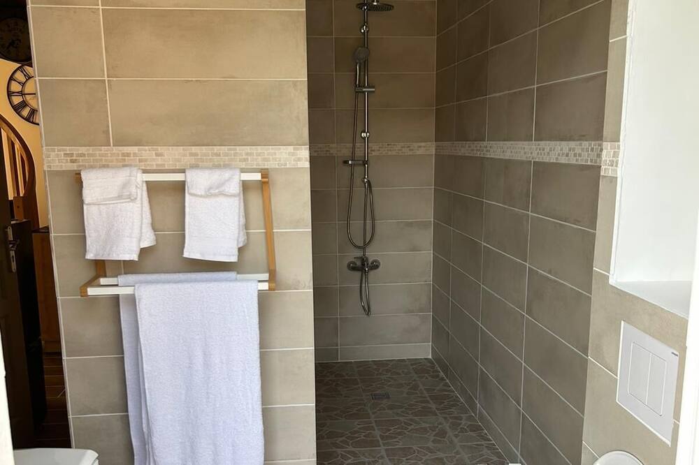 Photo of Bathroom in Suze-la-Rousse