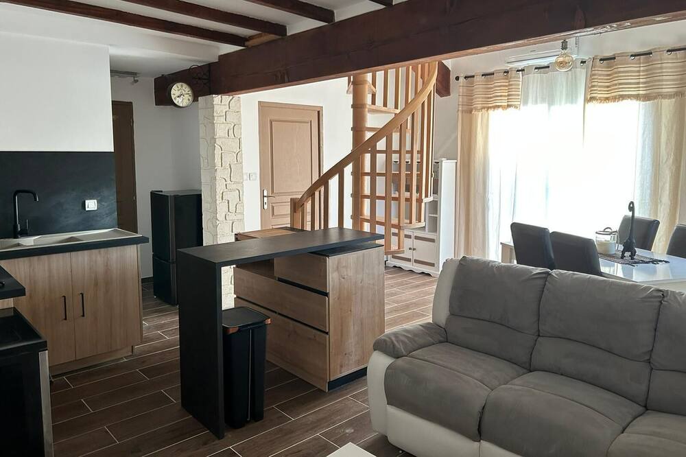 Photo of Livingroom in Suze-la-Rousse