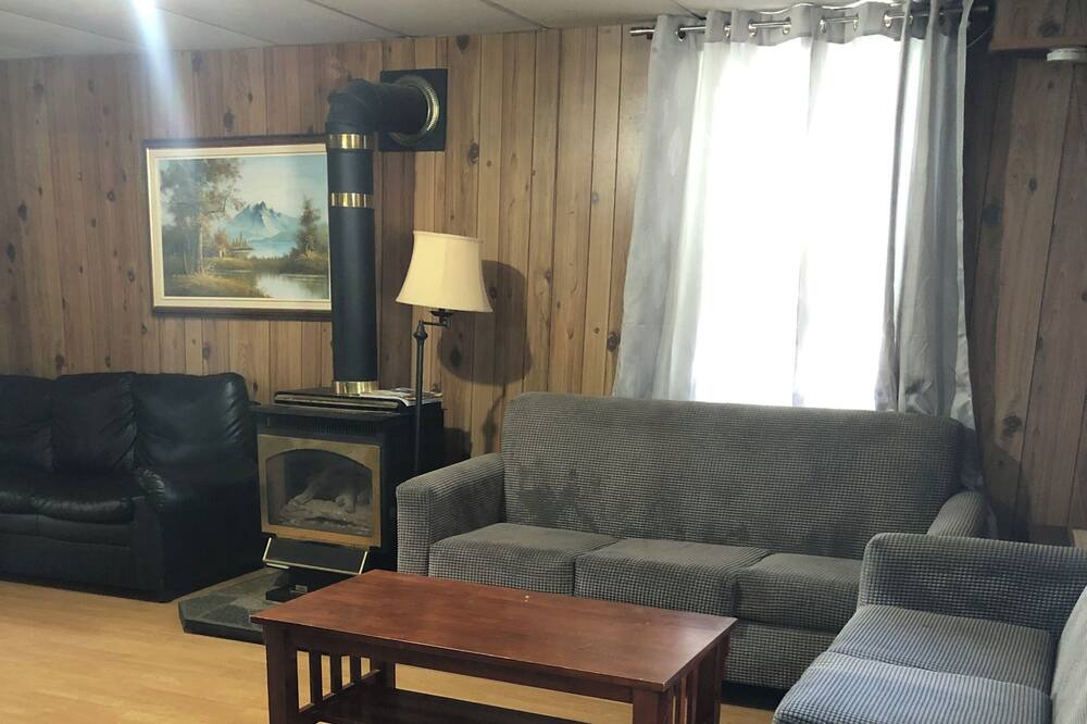 Photo of Livingroom in Coboconk