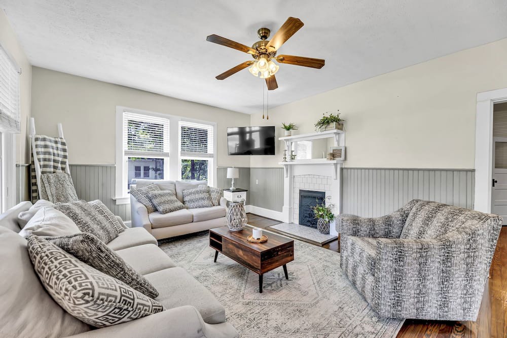 Photo of Livingroom in Eden