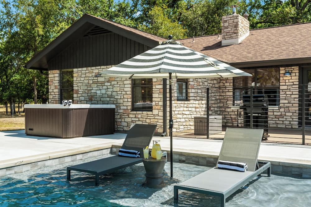 Photo of Outdoor in Manor