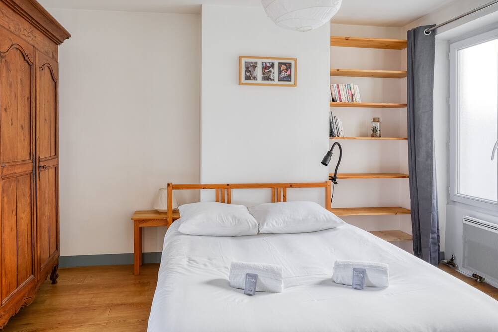 Photo of Bedroom in Voltaire - Saint Amour