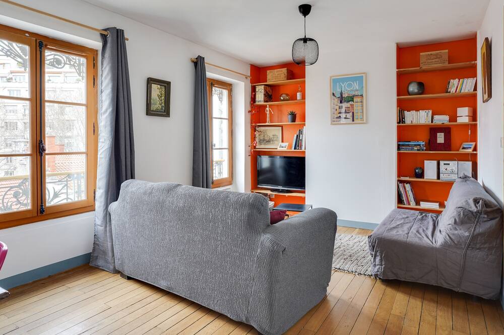Photo of Livingroom in Voltaire - Saint Amour