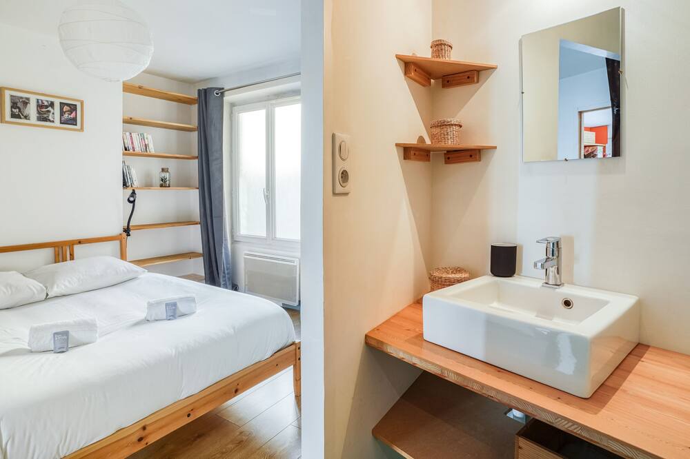 Photo of Bedroom in Voltaire - Saint Amour