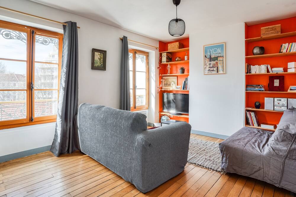Photo of Livingroom in Voltaire - Saint Amour