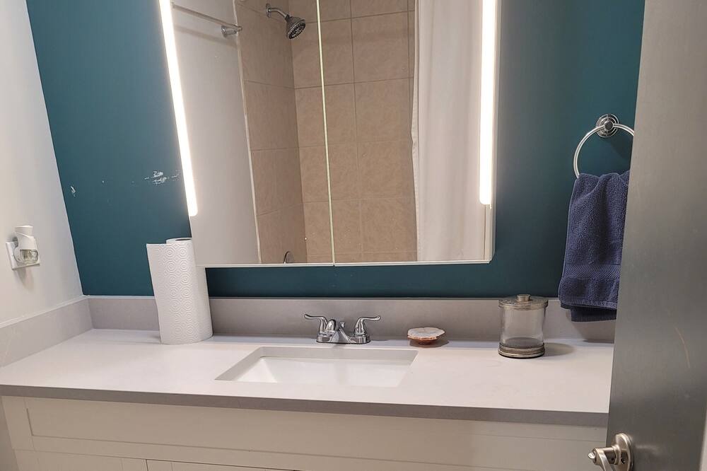 Photo of Bathroom in Grand Boulevard
