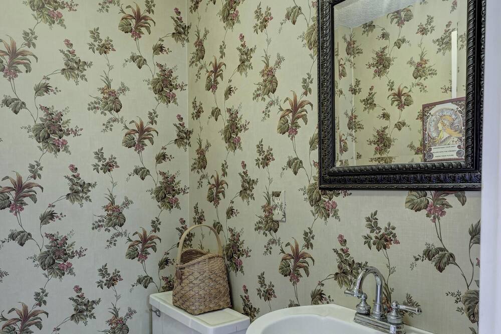 Photo of Bathroom in Carthage