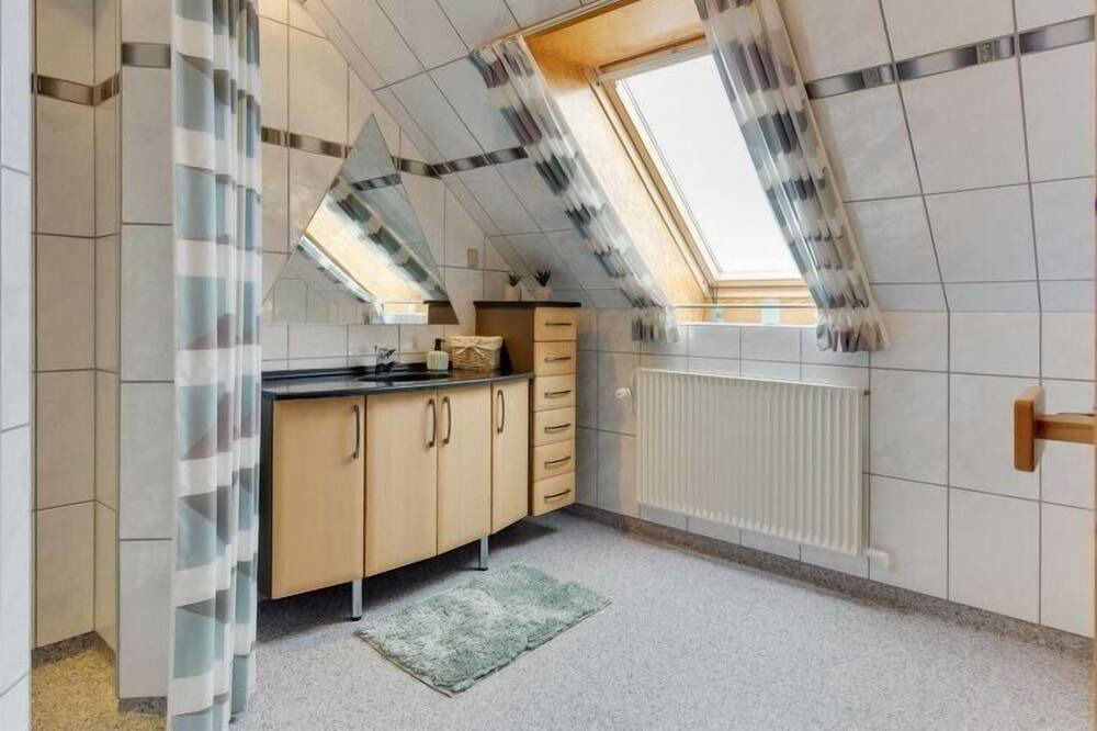 Photo of Bathroom in Emmerlev