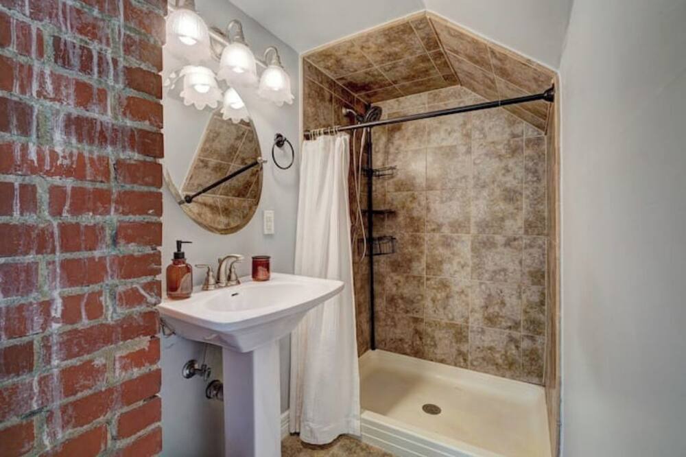Photo of Bathroom in Norman