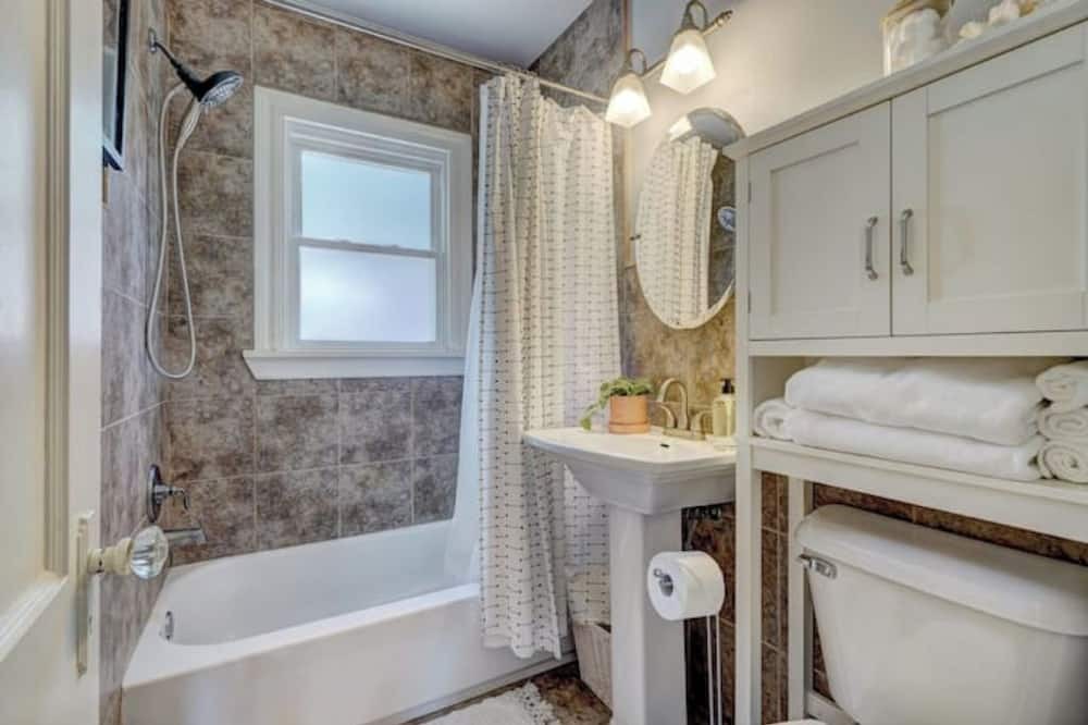 Photo of Bathroom in Norman