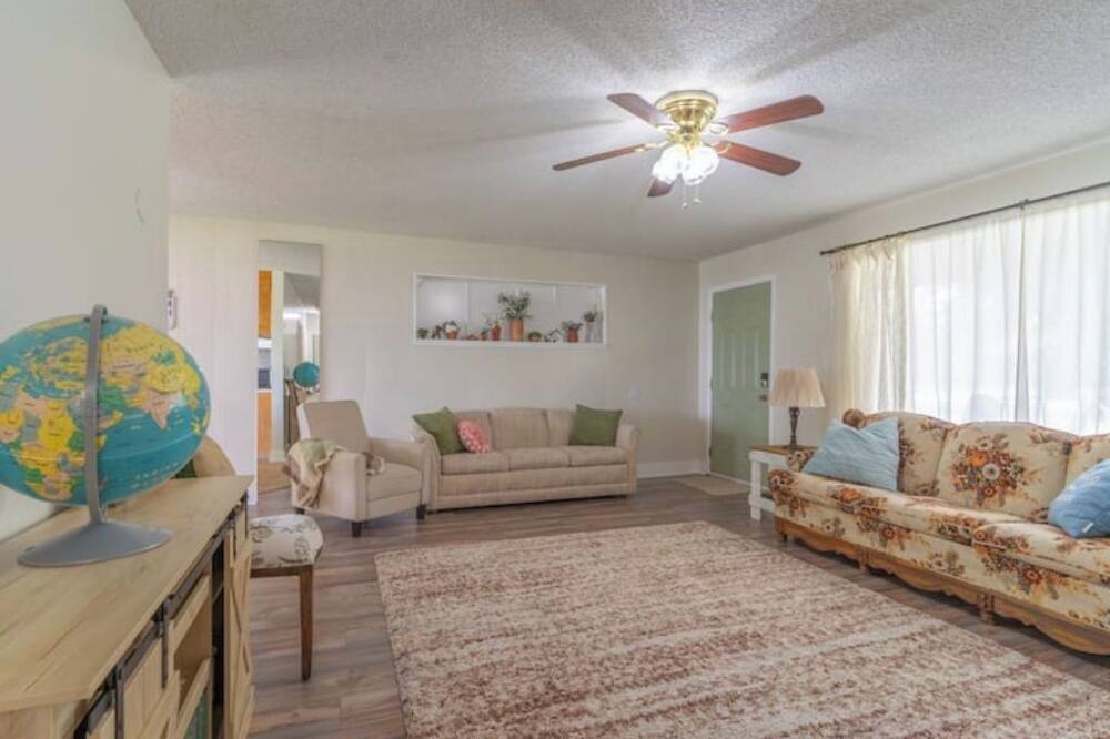 Photo of Livingroom in Taylorsville
