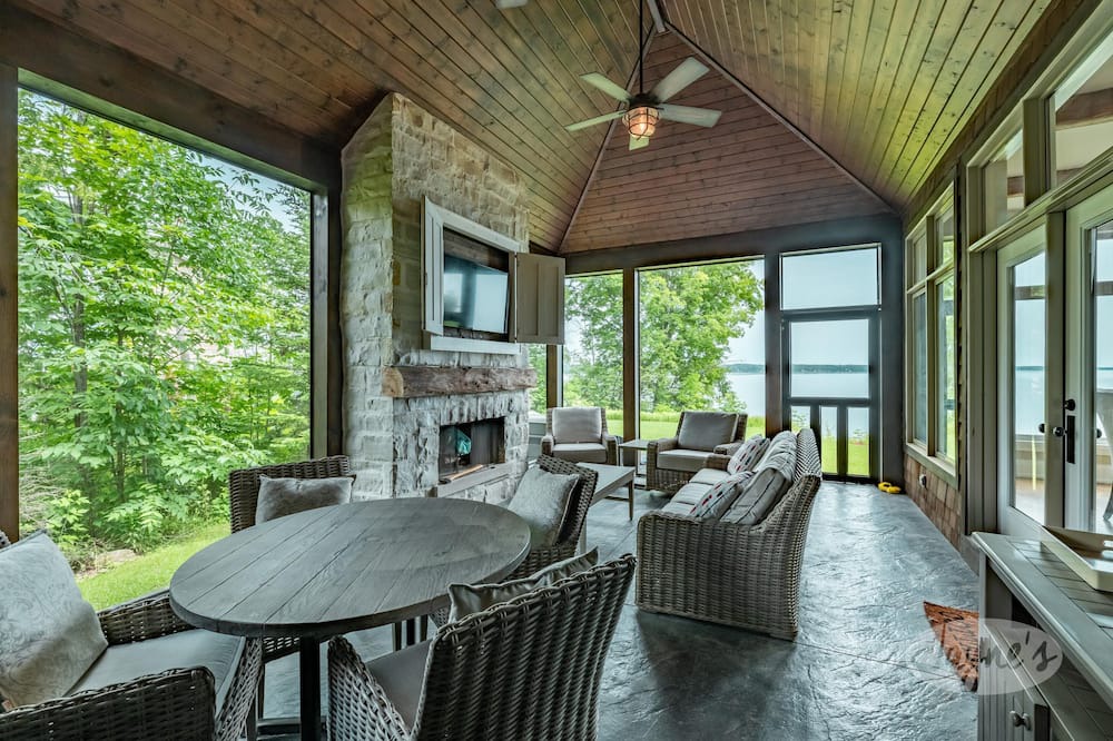 Photo of Livingroom in Innisfil